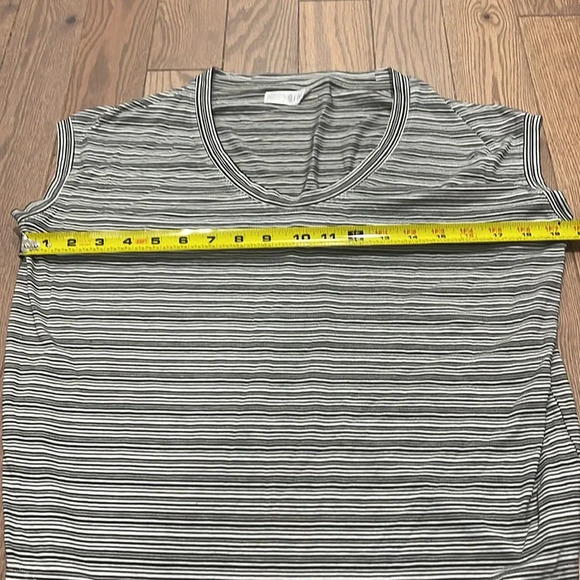 Athleta XSP Sports Top Striped. Ultra short muscle sleeves for workouts. - Picture 5 of 5